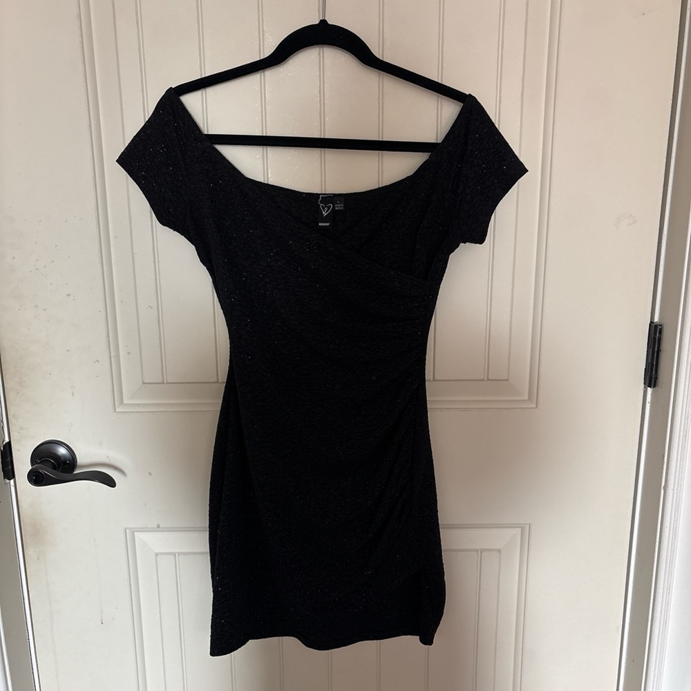 Windsor Women’s Black Off-Shoulder Sparkle Dress
